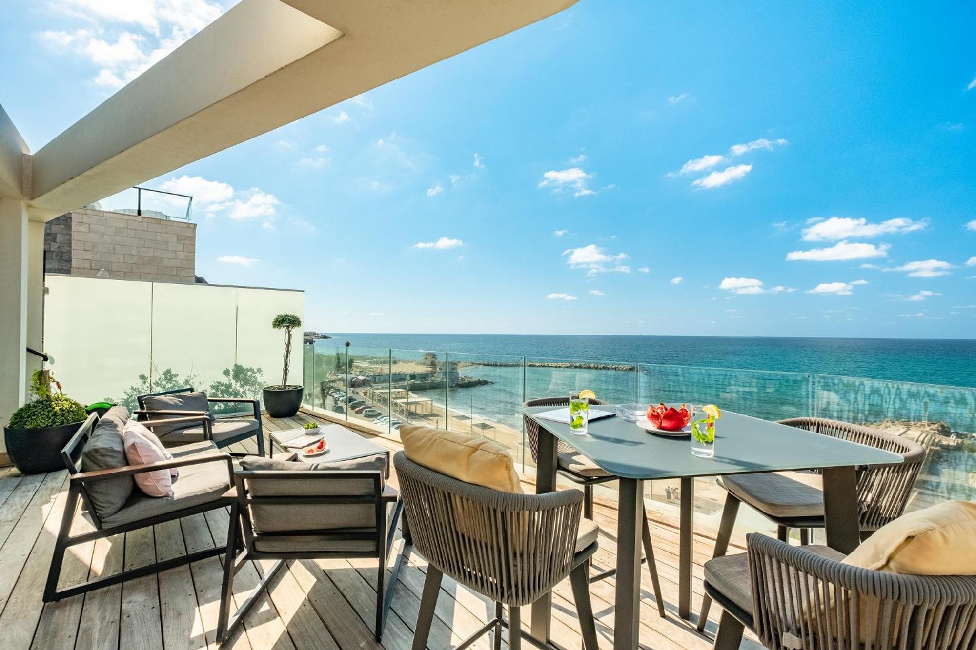 Penthouse 3Br + Roof Top + Parking - On The Beach Haifa Bagian luar foto