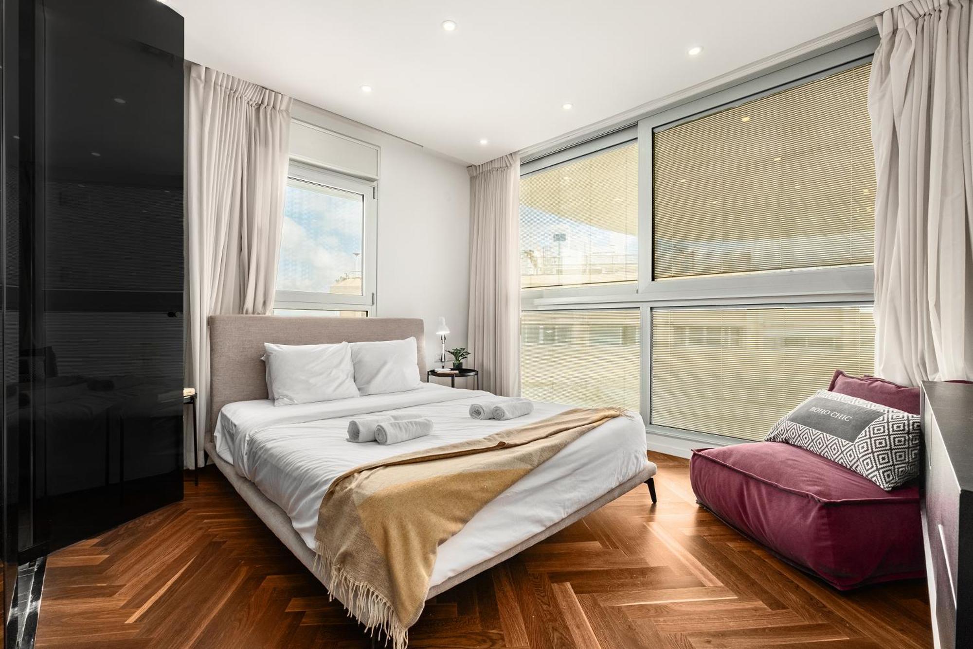 Penthouse 3Br + Roof Top + Parking - On The Beach Haifa Bagian luar foto