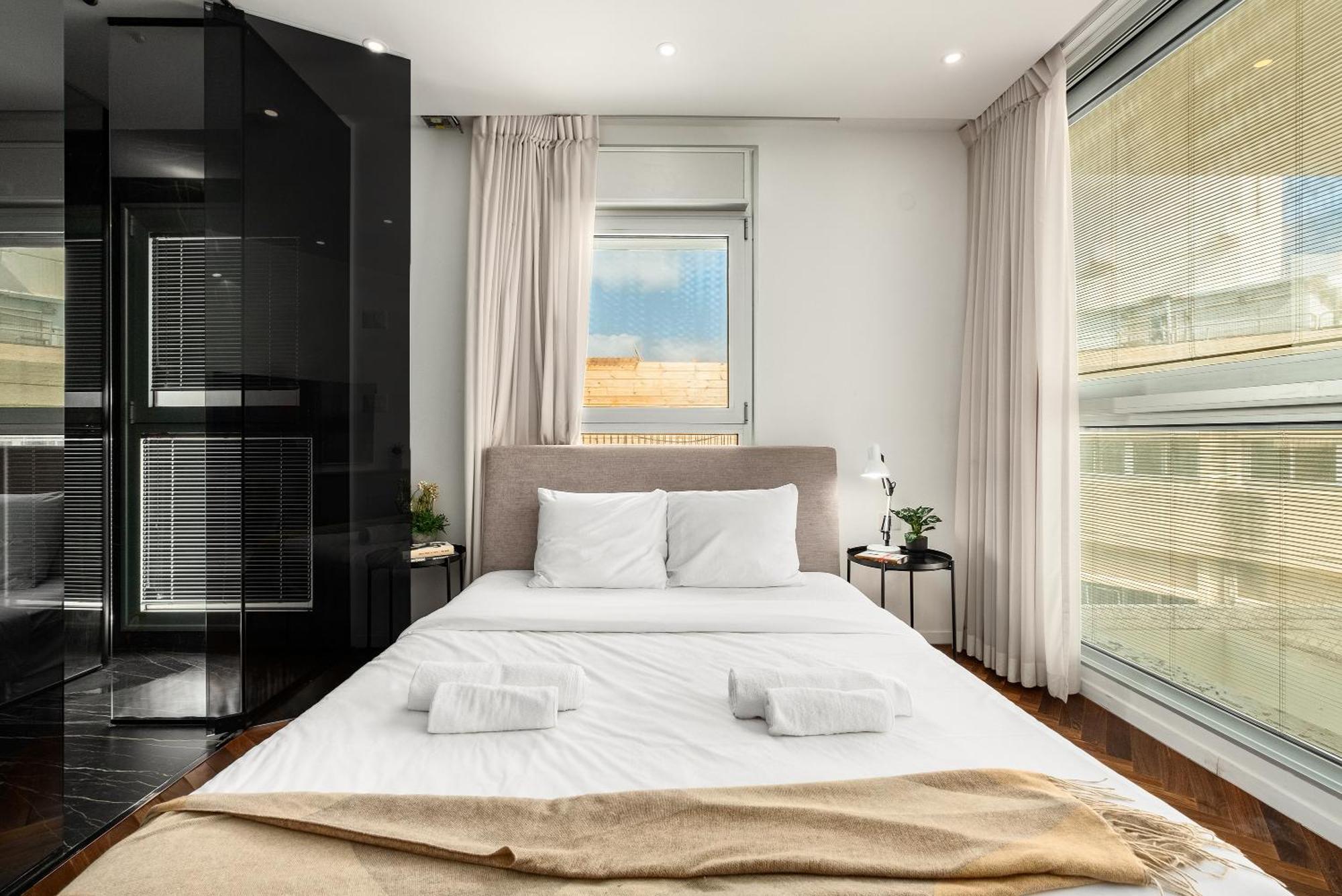 Penthouse 3Br + Roof Top + Parking - On The Beach Haifa Bagian luar foto