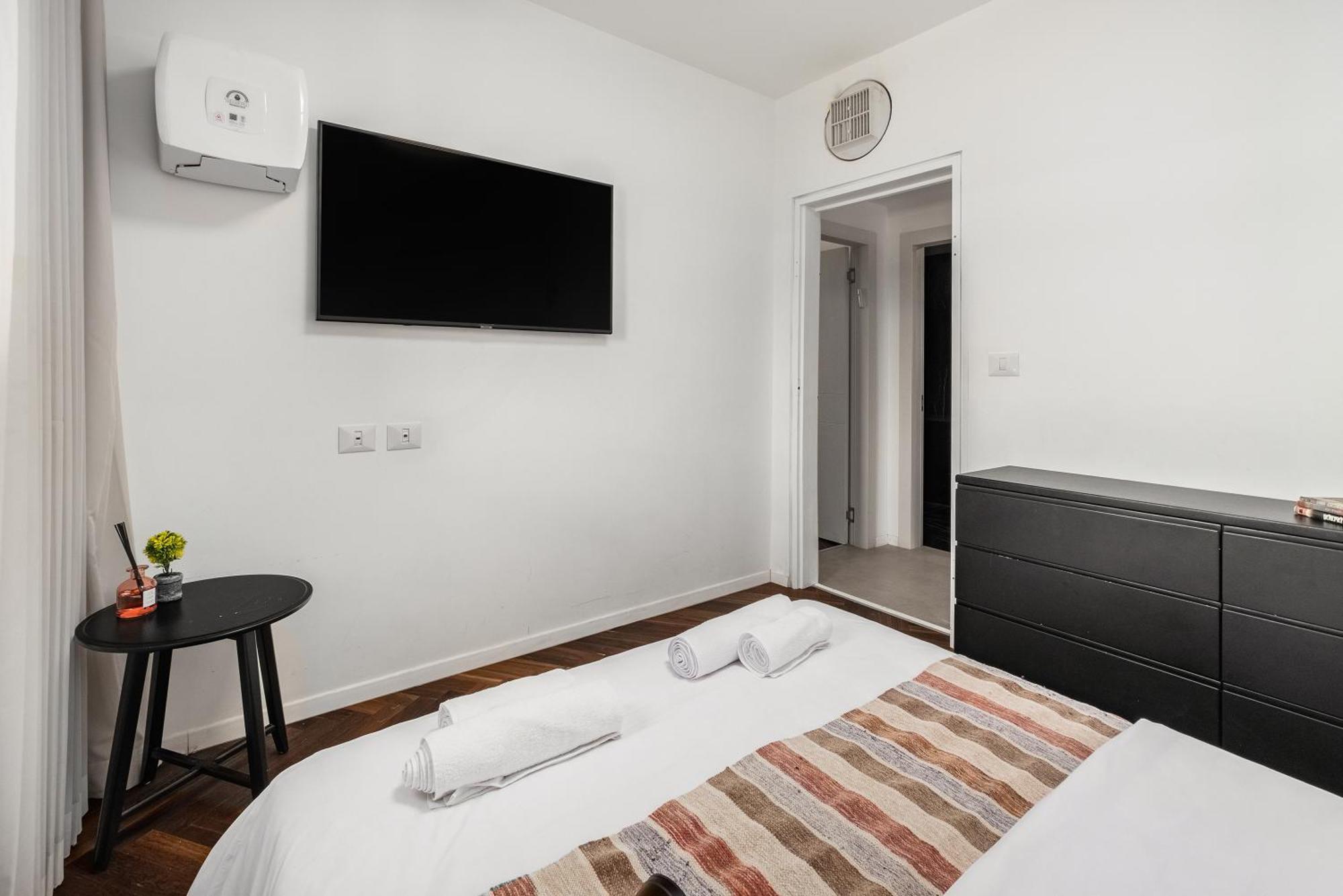 Penthouse 3Br + Roof Top + Parking - On The Beach Haifa Bagian luar foto