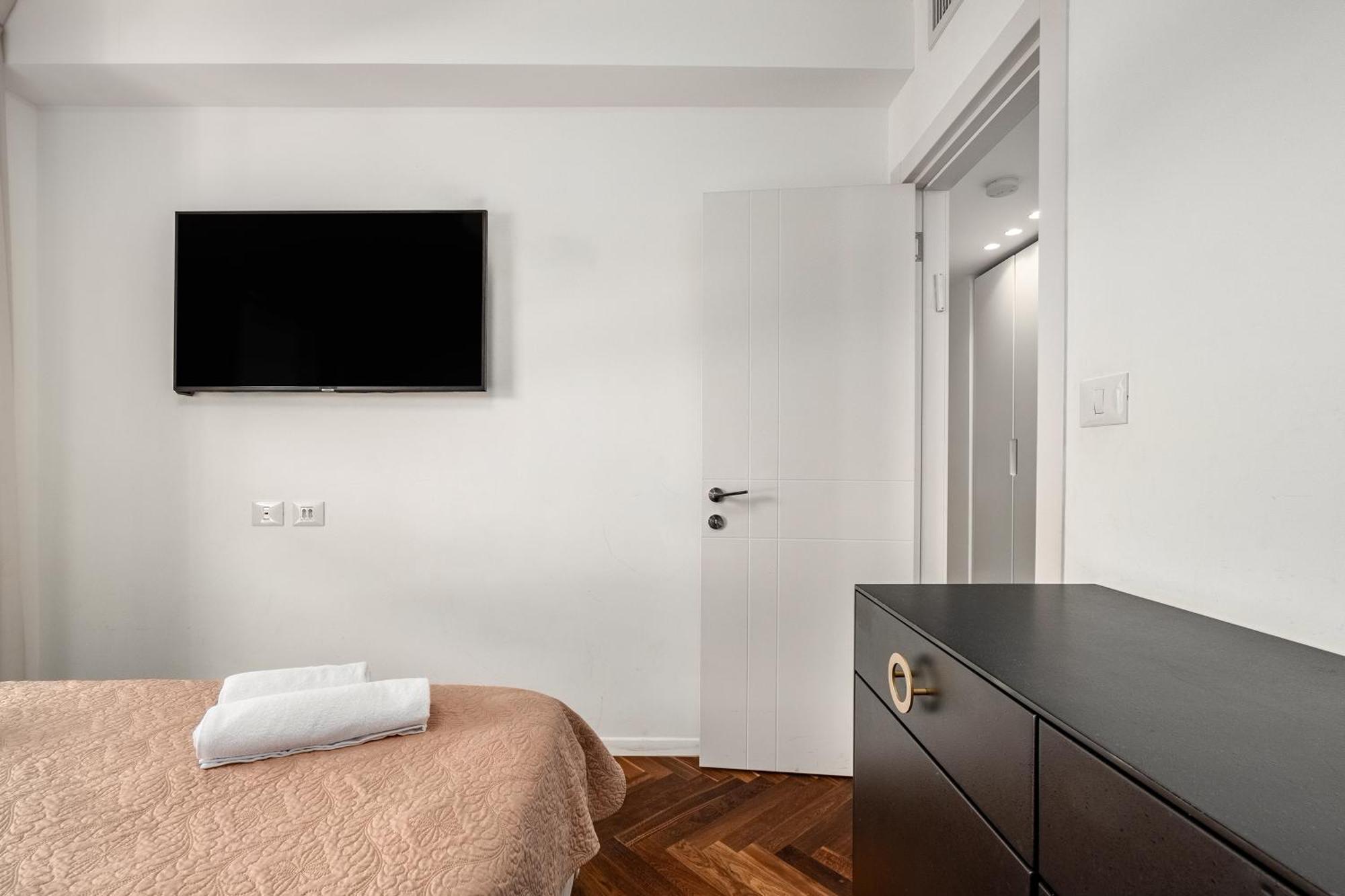 Penthouse 3Br + Roof Top + Parking - On The Beach Haifa Bagian luar foto